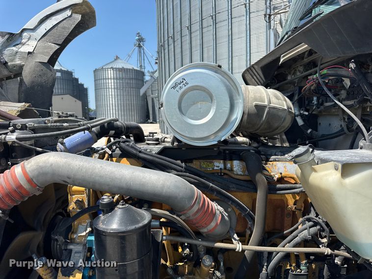 image for item DJ9703 2007 Kenworth T800 semi truck