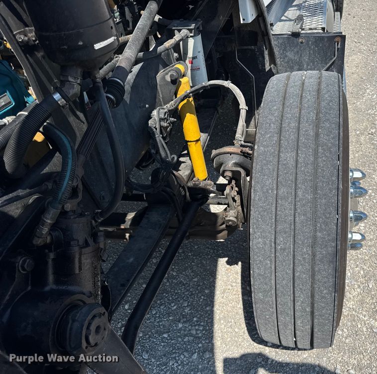 image for item DJ9703 2007 Kenworth T800 semi truck