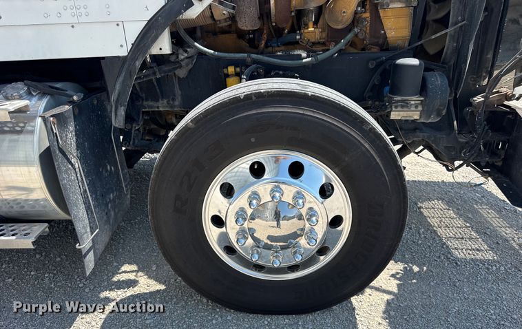 image for item DJ9703 2007 Kenworth T800 semi truck