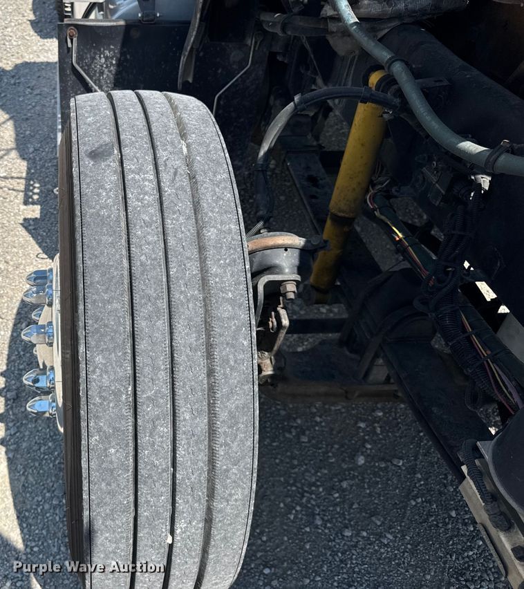 image for item DJ9703 2007 Kenworth T800 semi truck