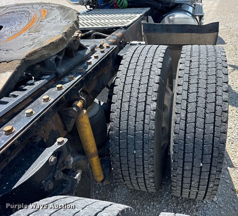 image for item DJ9703 2007 Kenworth T800 semi truck