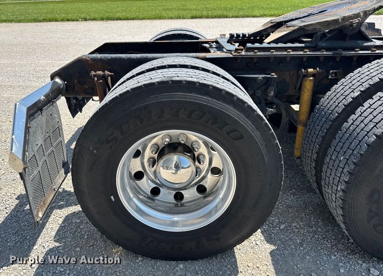 image for item DJ9703 2007 Kenworth T800 semi truck