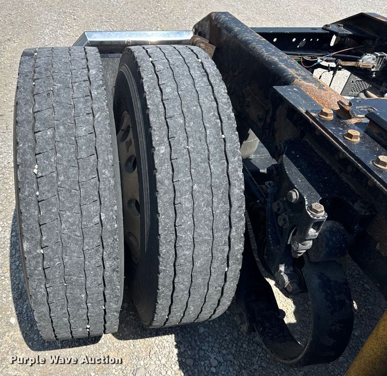 image for item DJ9703 2007 Kenworth T800 semi truck