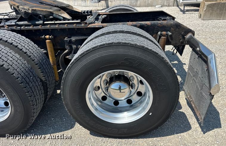 image for item DJ9703 2007 Kenworth T800 semi truck