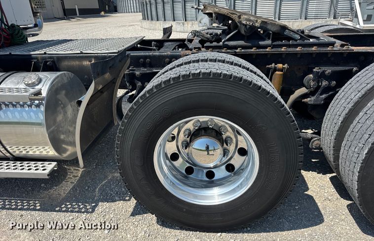 image for item DJ9703 2007 Kenworth T800 semi truck