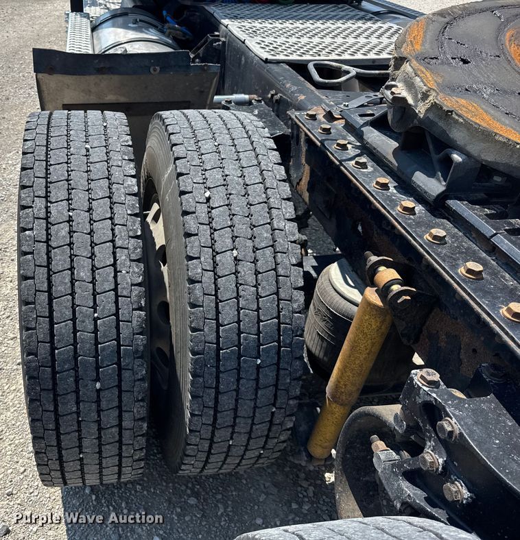 image for item DJ9703 2007 Kenworth T800 semi truck