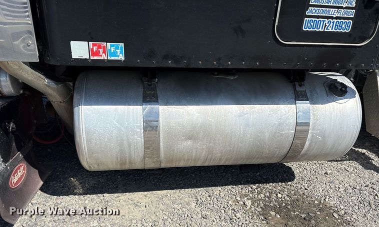 image for item DM1962 2015 Peterbilt 389 semi truck