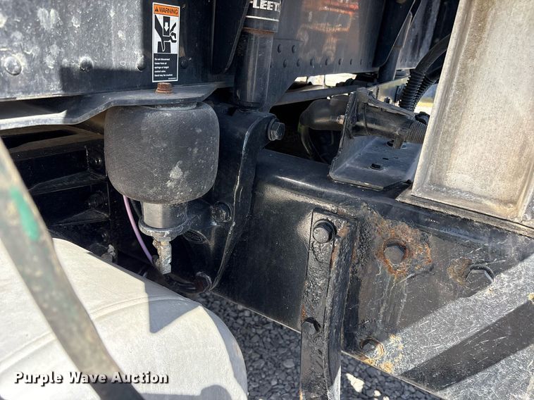 image for item DM1962 2015 Peterbilt 389 semi truck