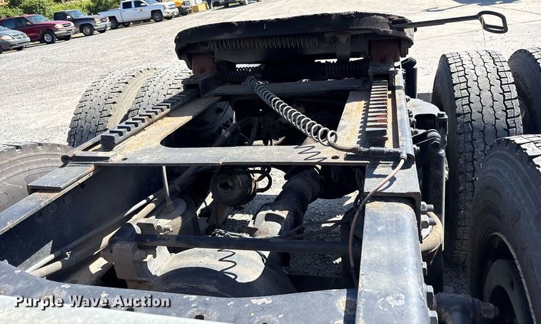 image for item DM1962 2015 Peterbilt 389 semi truck