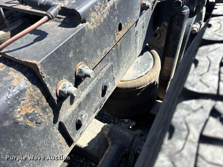 image for item DM1962 2015 Peterbilt 389 semi truck