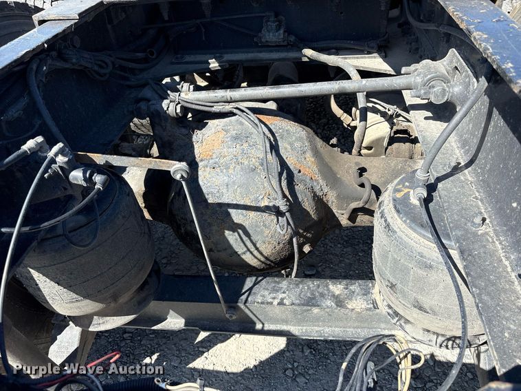 image for item DM1962 2015 Peterbilt 389 semi truck