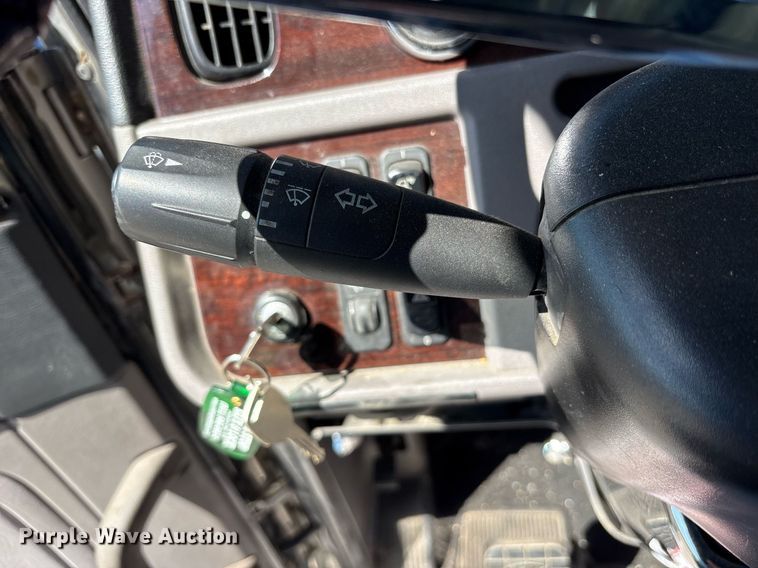 image for item DM1962 2015 Peterbilt 389 semi truck