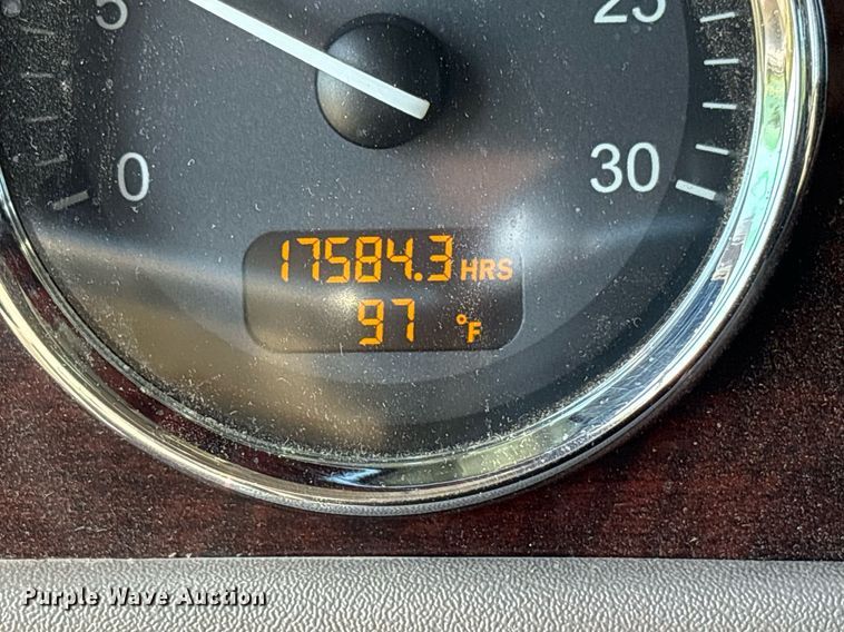 image for item DM1962 2015 Peterbilt 389 semi truck