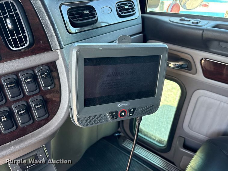 image for item DM1962 2015 Peterbilt 389 semi truck