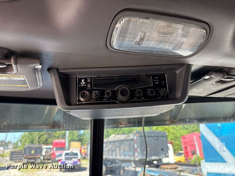 image for item DM1962 2015 Peterbilt 389 semi truck