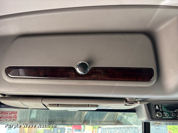 image for item DM1962 2015 Peterbilt 389 semi truck