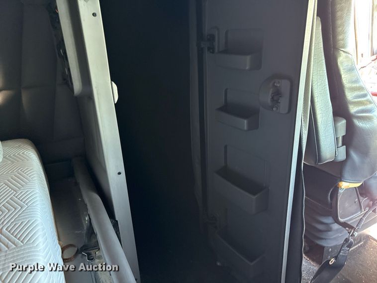 image for item DM1962 2015 Peterbilt 389 semi truck