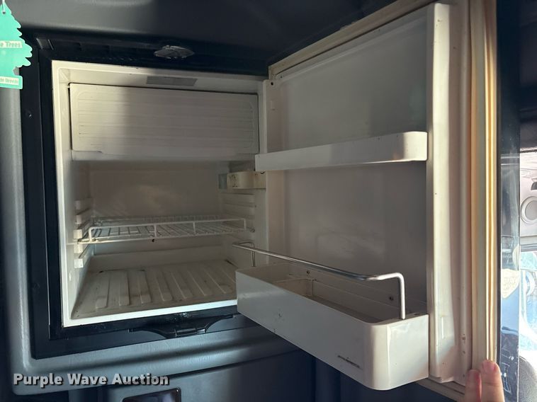 image for item DM1962 2015 Peterbilt 389 semi truck