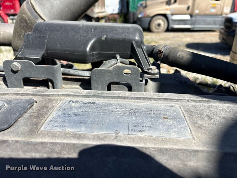 image for item DM1962 2015 Peterbilt 389 semi truck