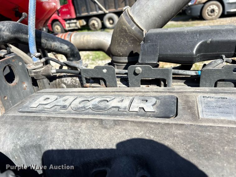 image for item DM1962 2015 Peterbilt 389 semi truck