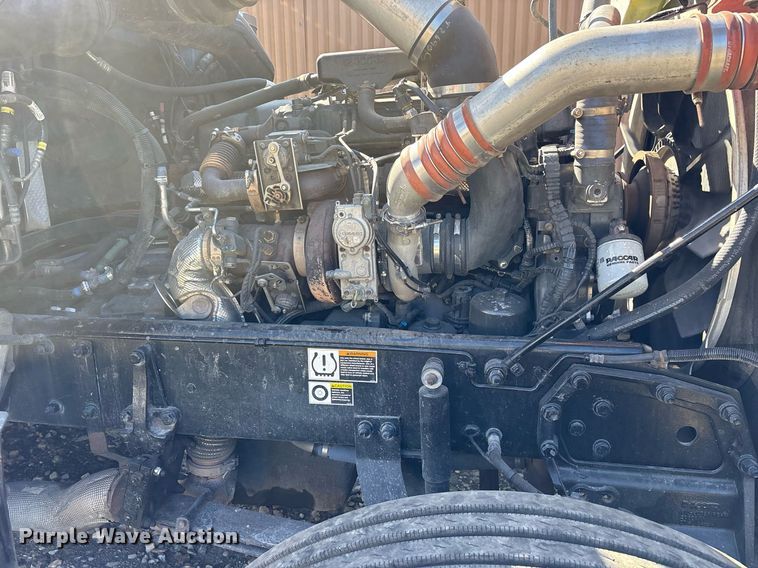 image for item DM1962 2015 Peterbilt 389 semi truck