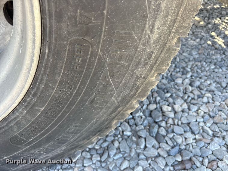 image for item DM1962 2015 Peterbilt 389 semi truck