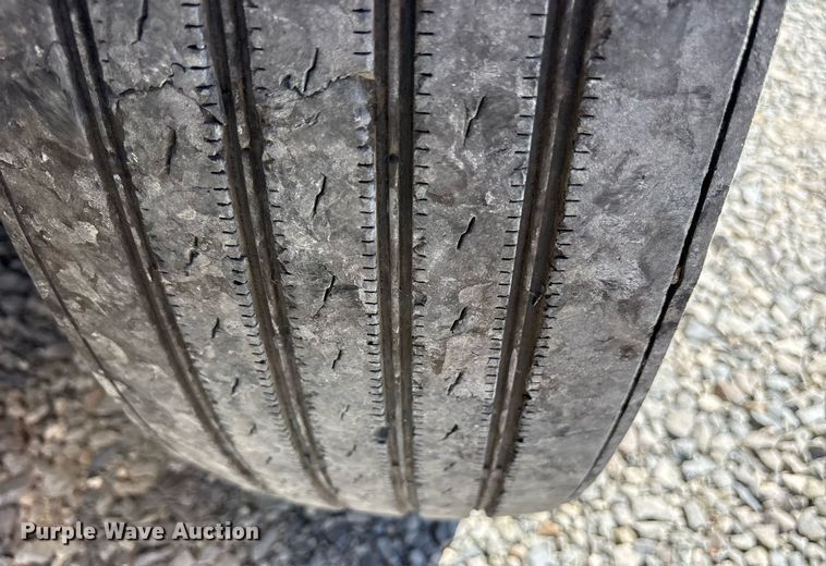 image for item DM1962 2015 Peterbilt 389 semi truck