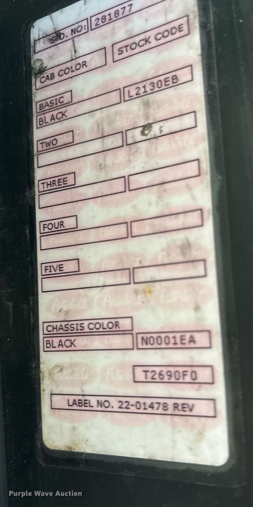 image for item DM1962 2015 Peterbilt 389 semi truck