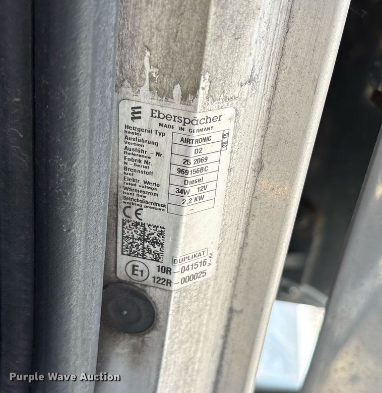 image for item DM1962 2015 Peterbilt 389 semi truck