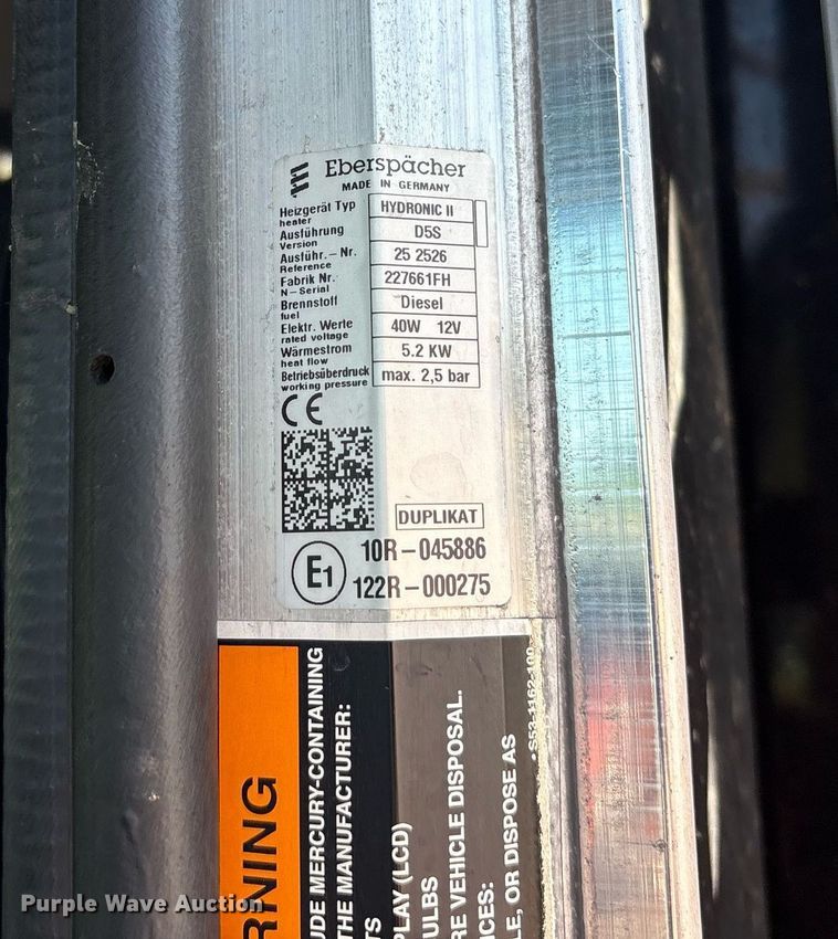 image for item DM1962 2015 Peterbilt 389 semi truck