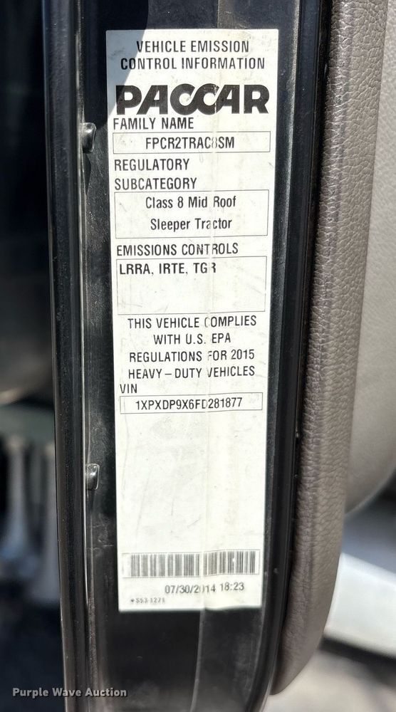 image for item DM1962 2015 Peterbilt 389 semi truck