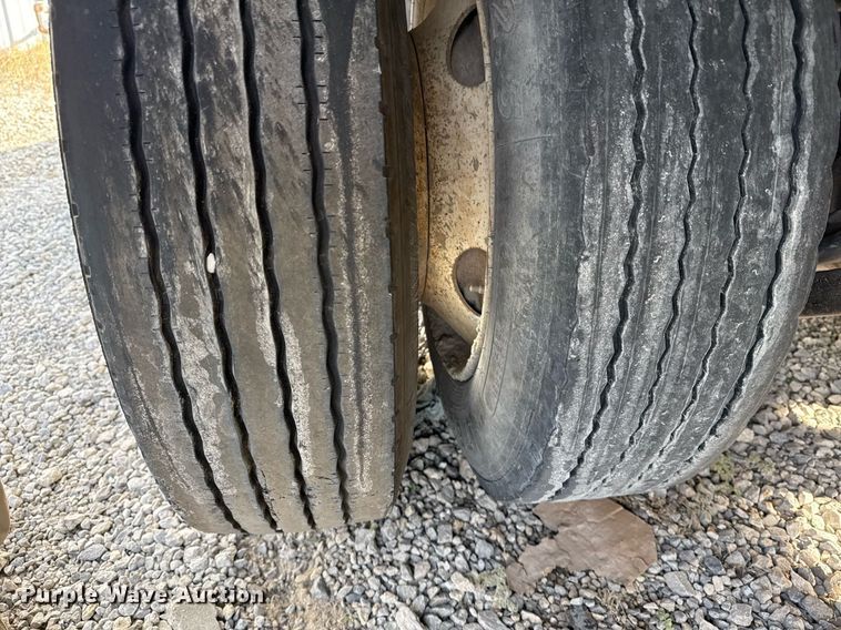 image for item DO7661 2002 Wabash FLDP drop deck trailer