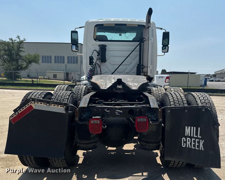 image for item DS3872 2006 International 8600 semi truck