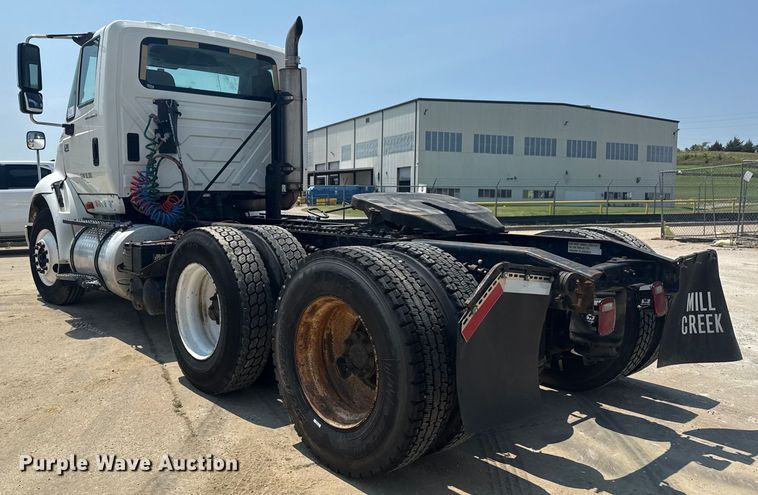 image for item DS3872 2006 International 8600 semi truck