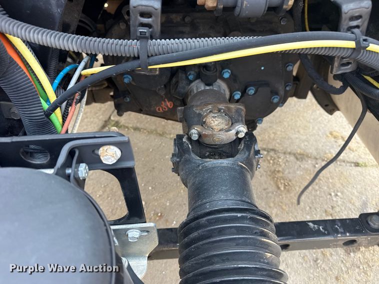 image for item DS3872 2006 International 8600 semi truck