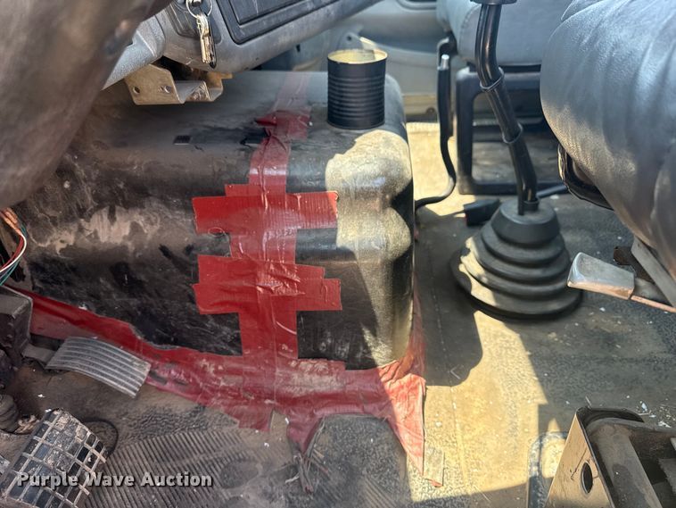 image for item DS3872 2006 International 8600 semi truck