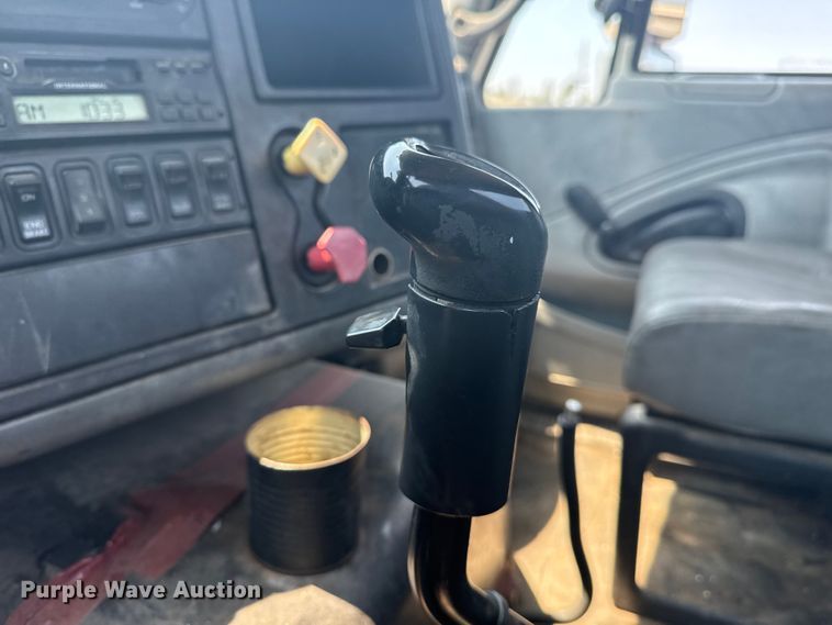 image for item DS3872 2006 International 8600 semi truck