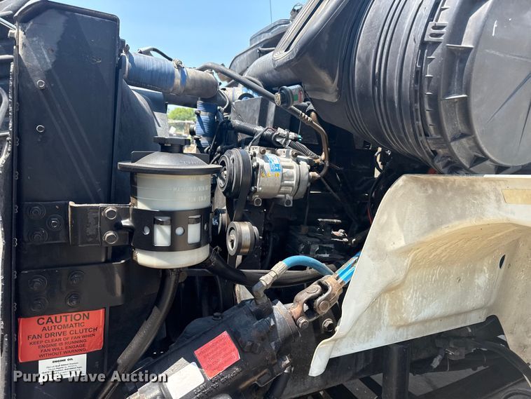 image for item DS3872 2006 International 8600 semi truck