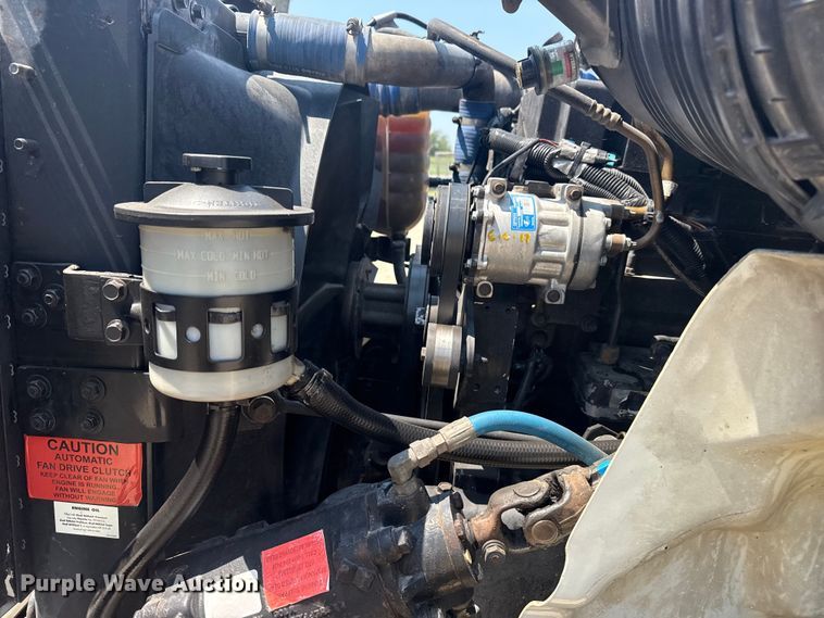 image for item DS3872 2006 International 8600 semi truck