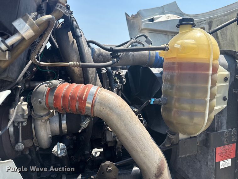 image for item DS3872 2006 International 8600 semi truck