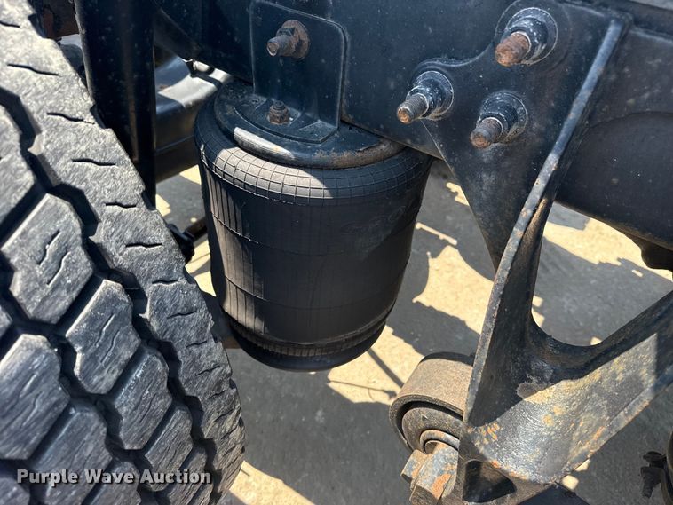 image for item DS3872 2006 International 8600 semi truck