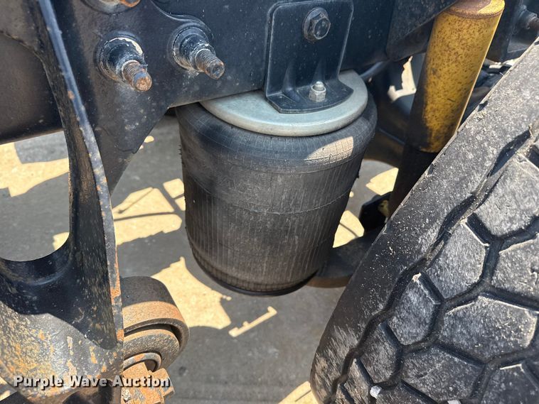 image for item DS3872 2006 International 8600 semi truck