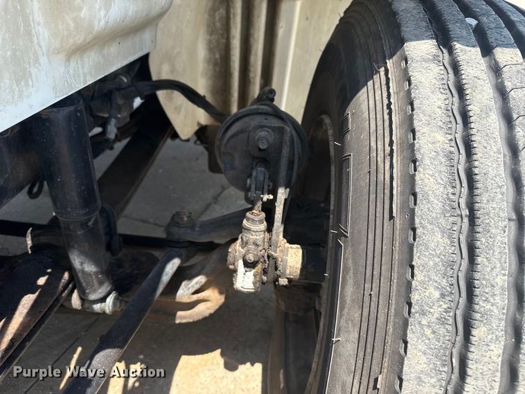 image for item DS3872 2006 International 8600 semi truck