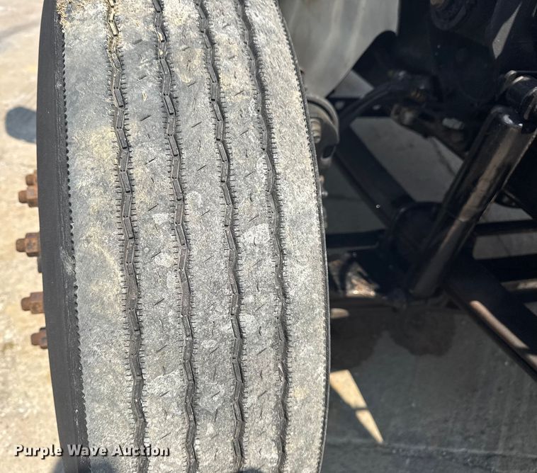 image for item DS3872 2006 International 8600 semi truck