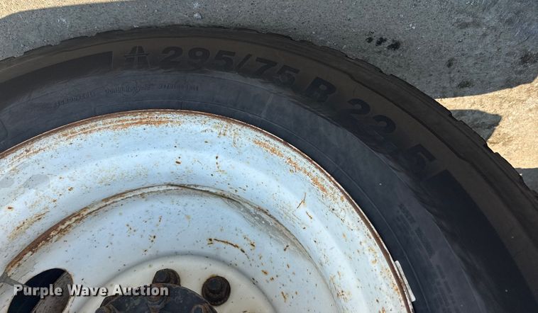 image for item DS3872 2006 International 8600 semi truck