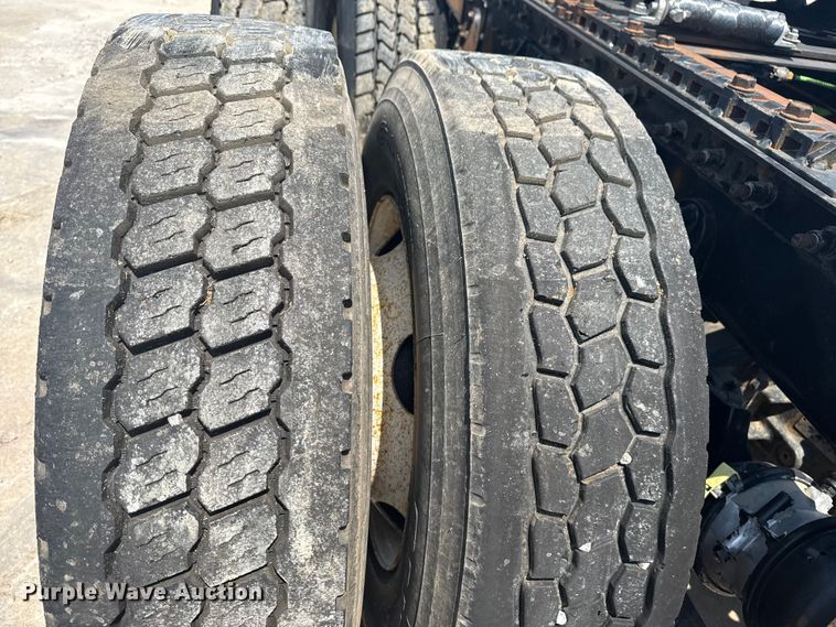 image for item DS3872 2006 International 8600 semi truck