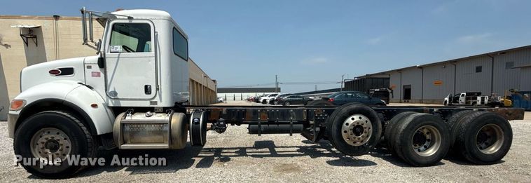image for item DS3874 2019 Peterbilt 348 truck cab and chassis