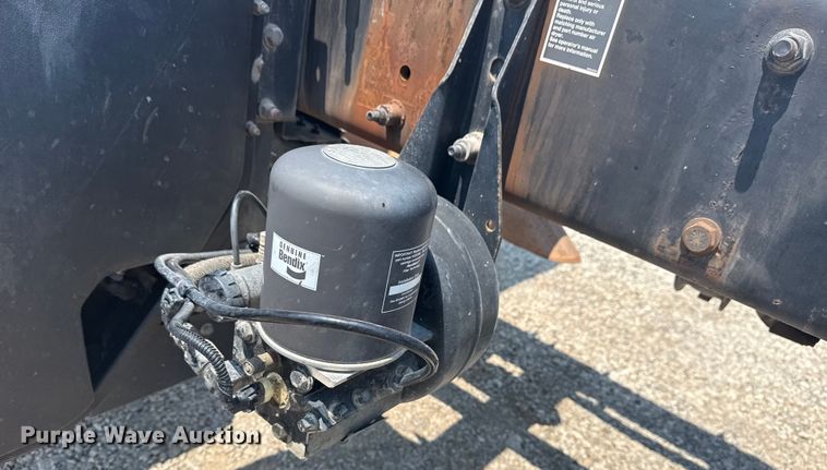 image for item DS3874 2019 Peterbilt 348 truck cab and chassis