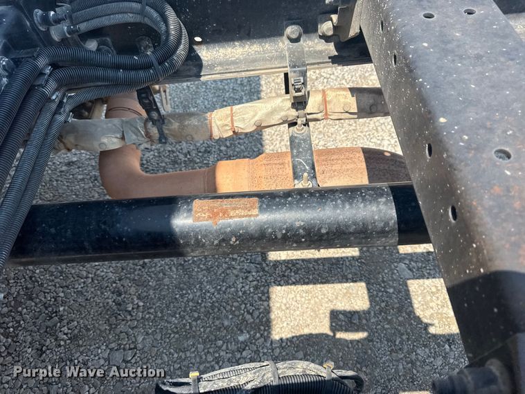 image for item DS3874 2019 Peterbilt 348 truck cab and chassis