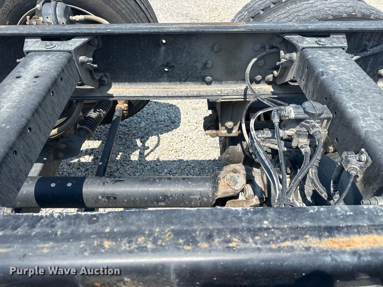 image for item DS3874 2019 Peterbilt 348 truck cab and chassis